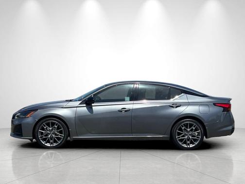 Gun Metallic 2023 Nissan Altima SR VC-Turbo FWD