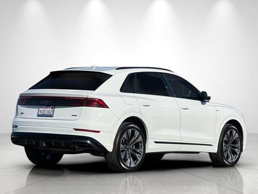 2025 Audi Q8 55 Premium Plus