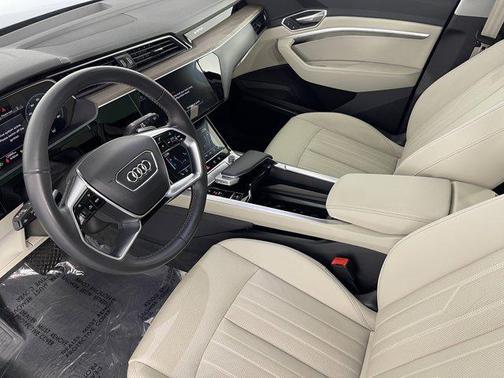 2024 Audi Q8 e-tron Premium Plus