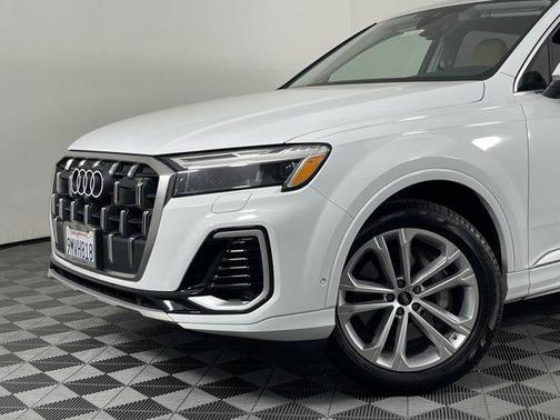 2025 Audi Q7 45 Premium Plus