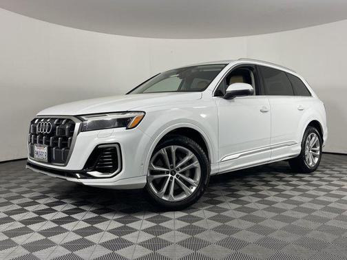 2025 Audi Q7 45 Premium Plus