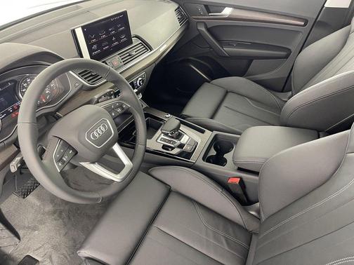 Florett Silver Metallic 2025 Audi Q5 45 S line Premium