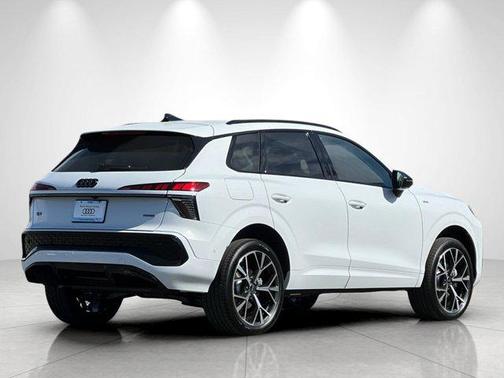 Glacier White Metallic 2026 Audi Q3 S line