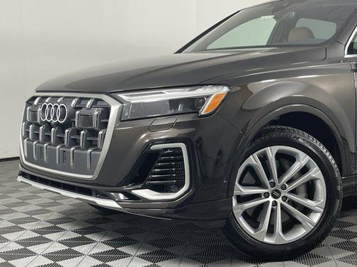 2025 Audi Q7 55 Premium Plus