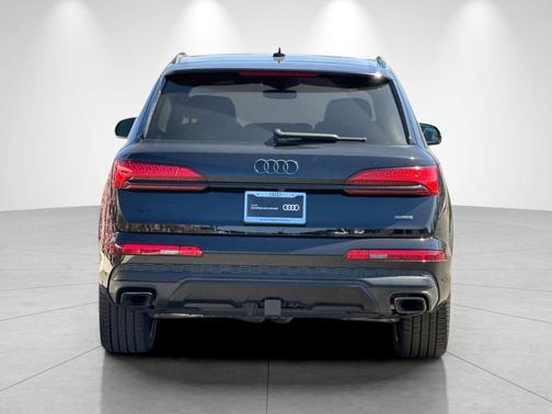 Mythos Black Metallic 2025 Audi Q7 55 Premium Plus