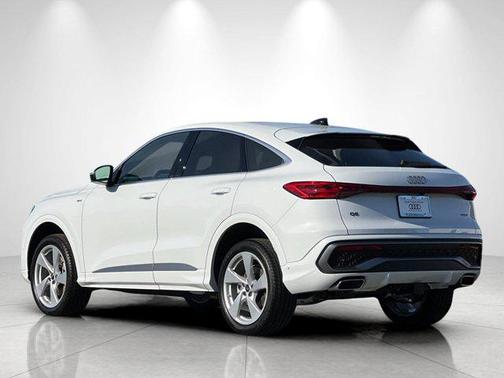 Glacier White Metallic 2025 Audi Q5 Premium Plus TFSI quattro S tronic