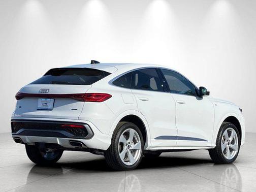 Glacier White Metallic 2025 Audi Q5 Premium Plus TFSI quattro S tronic