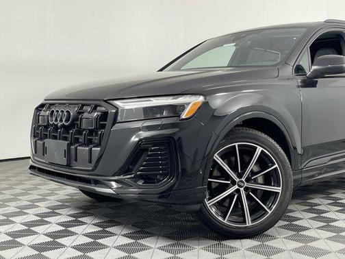 Mythos Black Metallic 2025 Audi Q7 45 Premium Plus