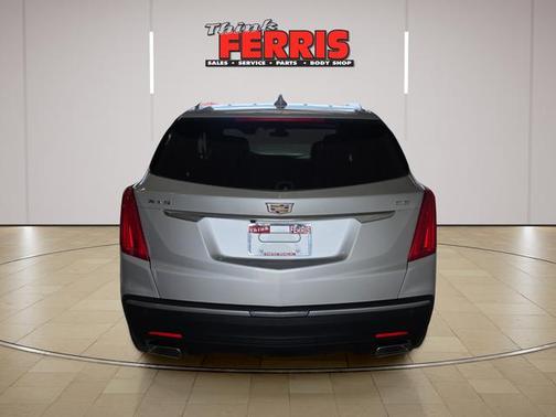 Radiant Silver Metallic 2018 Cadillac XT5 Luxury