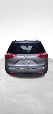 2018 Toyota Sienna XLE