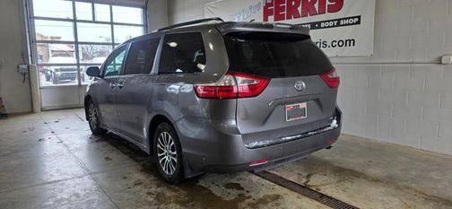 2018 Toyota Sienna XLE