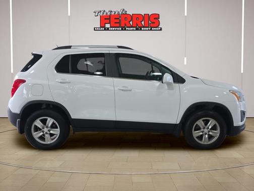 Summit White 2016 Chevrolet Trax LT