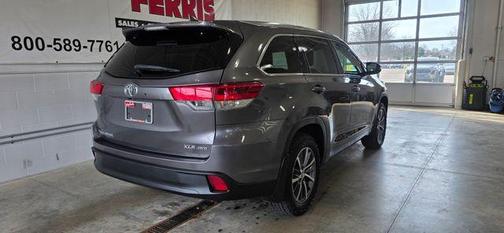 Predawn Gray Mica 2018 Toyota Highlander XLE