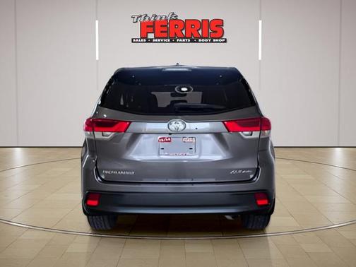 Predawn Gray Mica 2018 Toyota Highlander XLE