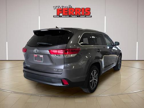 Predawn Gray Mica 2018 Toyota Highlander XLE