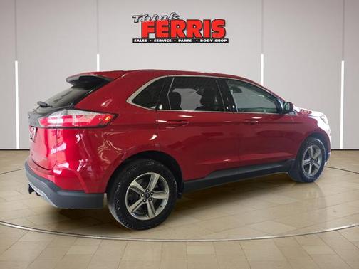 Red Metallic 2022 Ford Edge SEL