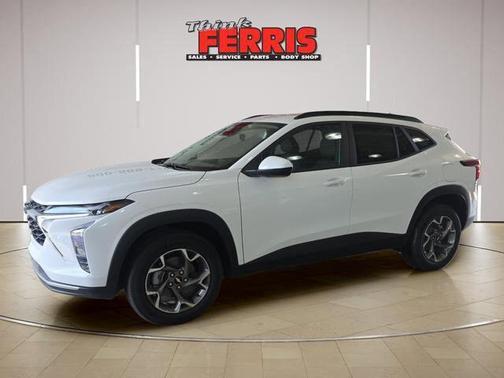 Summit White 2026 Chevrolet Trax LT