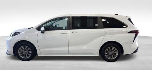 2024 Toyota Sienna LE