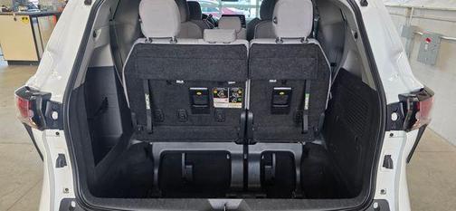 2024 Toyota Sienna LE