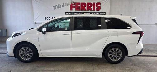 2024 Toyota Sienna LE