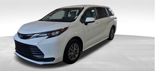 2024 Toyota Sienna LE