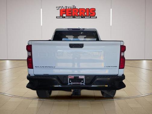 Summit White 2026 Chevrolet Silverado 2500 Custom