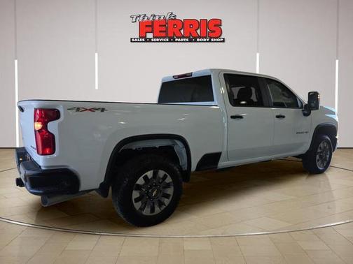Summit White 2026 Chevrolet Silverado 2500 Custom