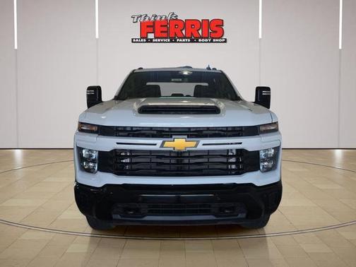 Summit White 2026 Chevrolet Silverado 2500 Custom