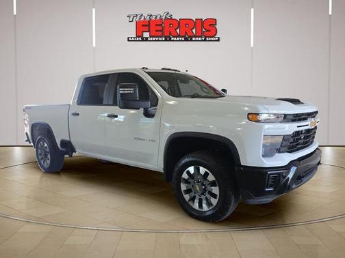 Summit White 2026 Chevrolet Silverado 2500 Custom