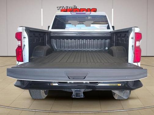 Summit White 2026 Chevrolet Silverado 2500 Custom