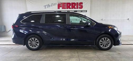 2023 Toyota Sienna LE