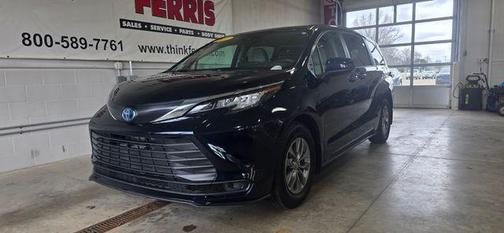 2023 Toyota Sienna LE