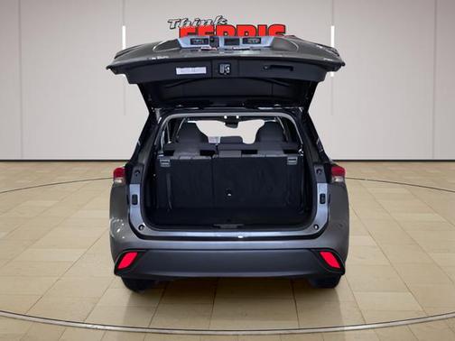 Magnetic Gray Metallic 2023 Toyota Highlander Hybrid LE