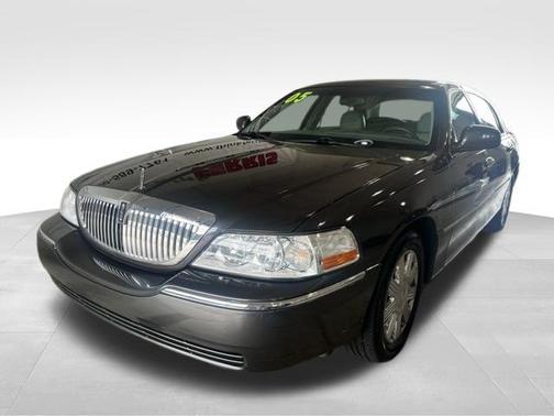2005 Lincoln Town Car Signature
