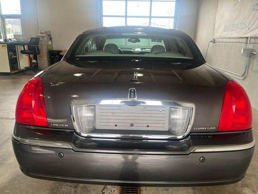 2005 Lincoln Town Car Signature