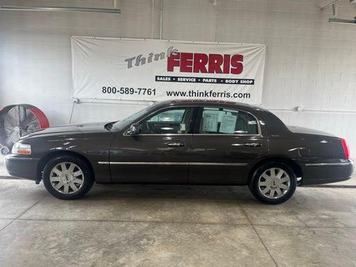 2005 Lincoln Town Car Signature