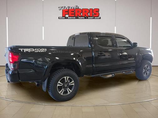 Midnight Black Metallic 2018 Toyota Tacoma TRD Sport