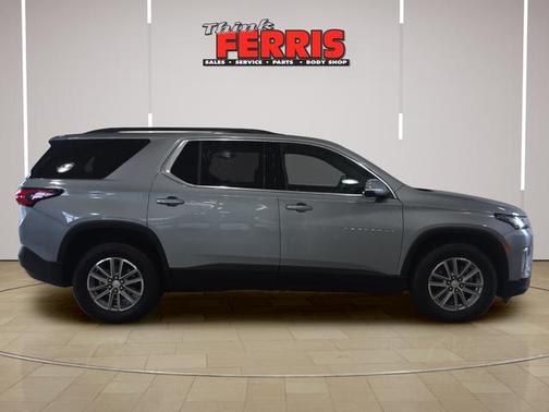 Sterling Gray Metallic 2023 Chevrolet Traverse LT Cloth