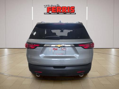 Sterling Gray Metallic 2023 Chevrolet Traverse LT Cloth