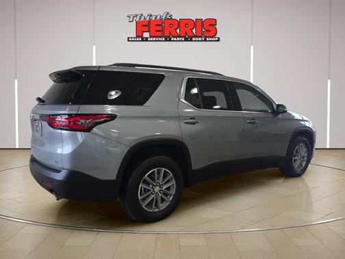 Sterling Gray Metallic 2023 Chevrolet Traverse LT Cloth