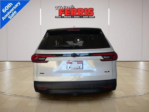 Pearl 2024 Toyota Grand Highlander XLE