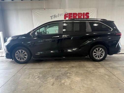 2021 Toyota Sienna XLE