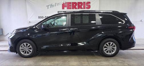 2021 Toyota Sienna XLE