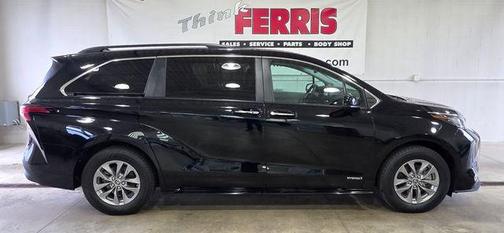 2021 Toyota Sienna XLE