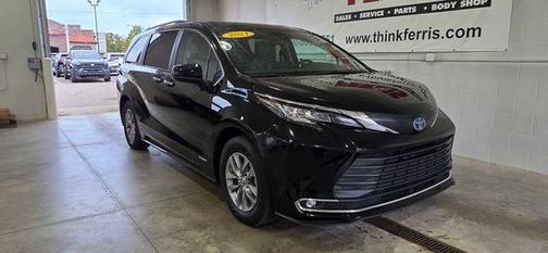 2021 Toyota Sienna XLE