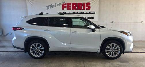 Wind Chill Pearl 2022 Toyota Highlander Limited
