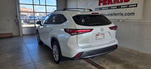 Wind Chill Pearl 2022 Toyota Highlander Limited