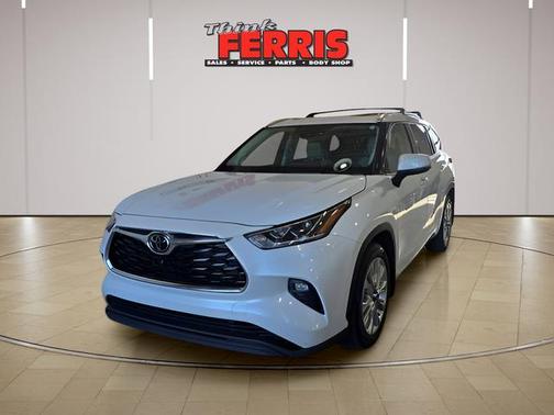 Wind Chill Pearl 2022 Toyota Highlander Limited