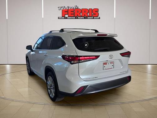 Wind Chill Pearl 2022 Toyota Highlander Limited