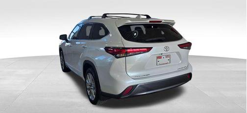 Wind Chill Pearl 2022 Toyota Highlander Limited